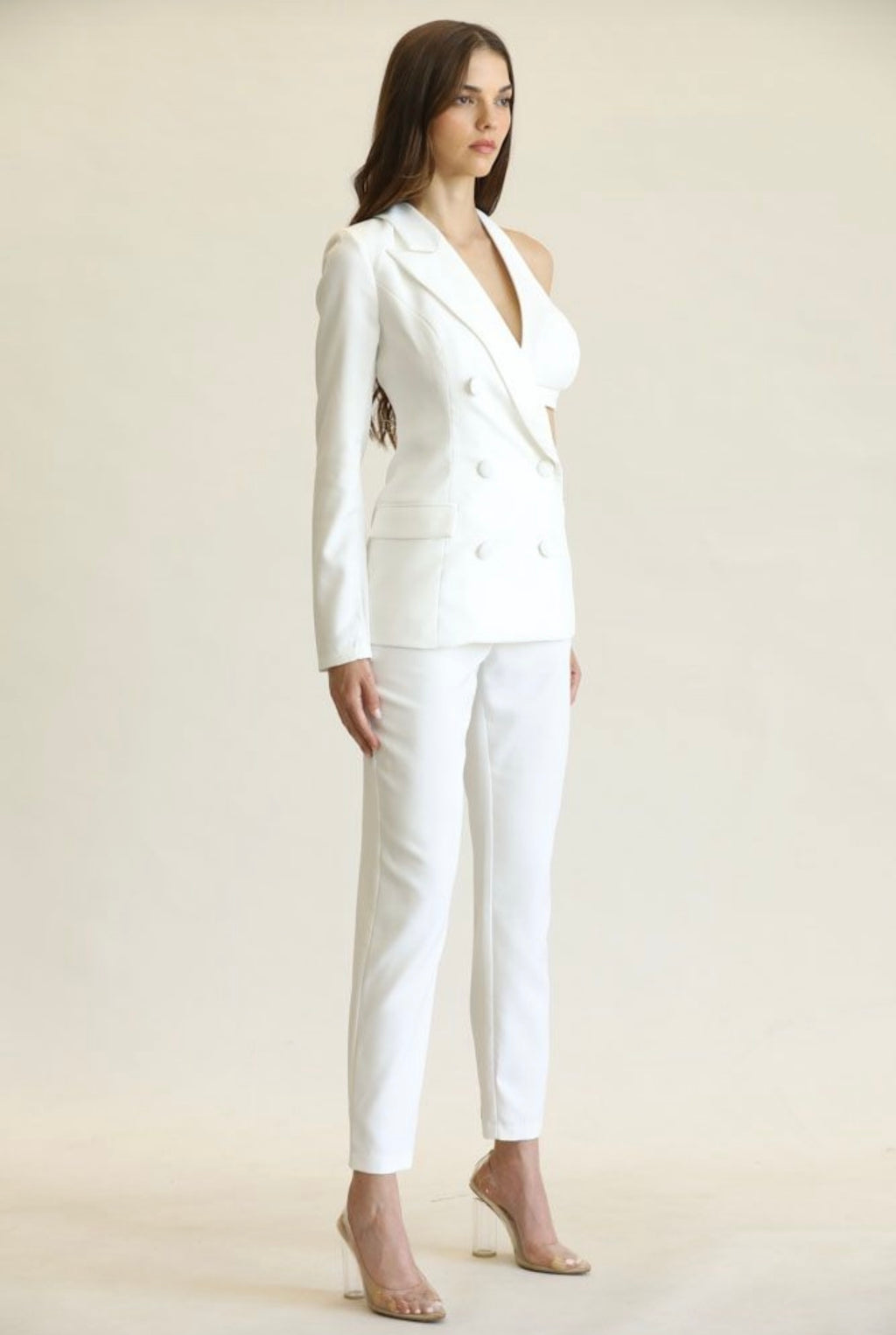 Choima white suit